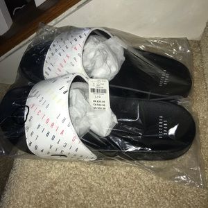 VICTORIAS SECRET SANDALS